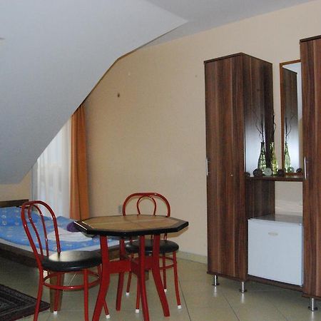 Karavan Panzio Hotel Kecskemet Ngoại thất bức ảnh