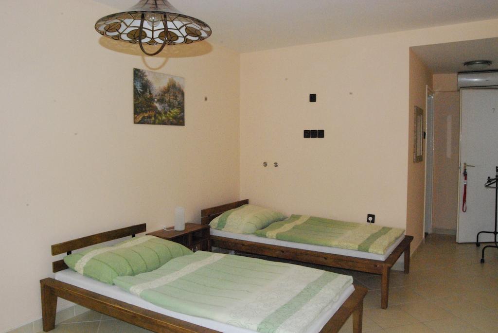 Karavan Panzio Hotel Kecskemet Phòng bức ảnh