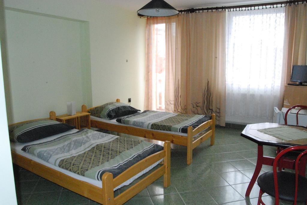 Karavan Panzio Hotel Kecskemet Phòng bức ảnh