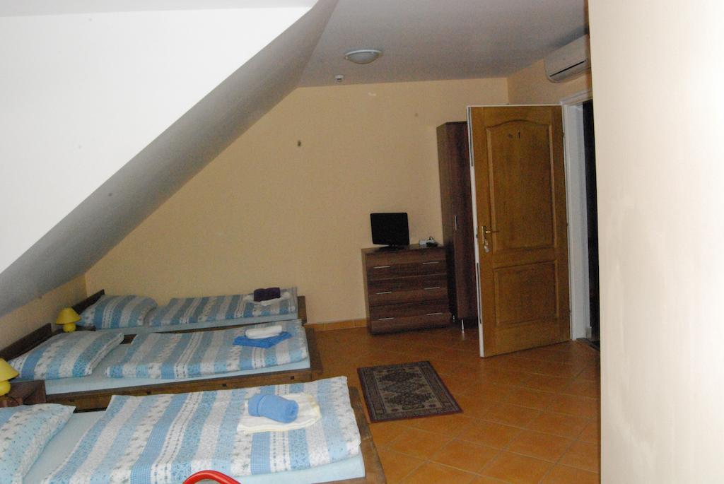 Karavan Panzio Hotel Kecskemet Phòng bức ảnh