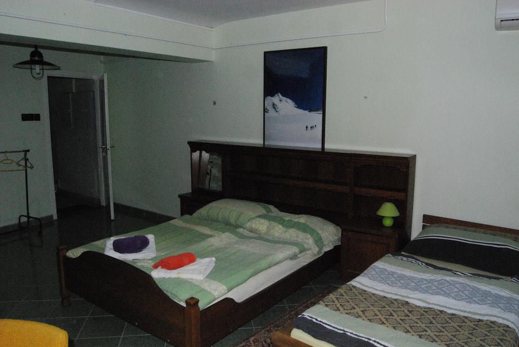 Karavan Panzio Hotel Kecskemet Phòng bức ảnh