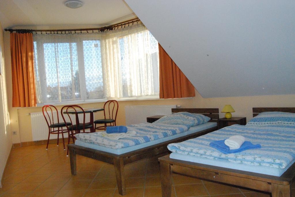 Karavan Panzio Hotel Kecskemet Phòng bức ảnh