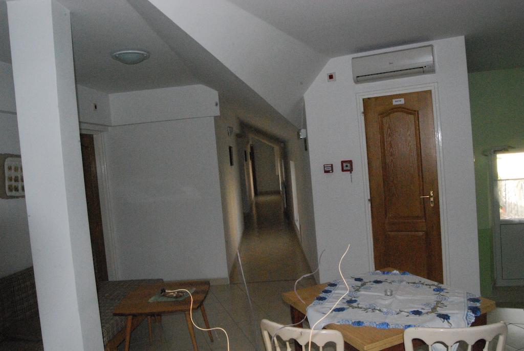 Karavan Panzio Hotel Kecskemet Ngoại thất bức ảnh